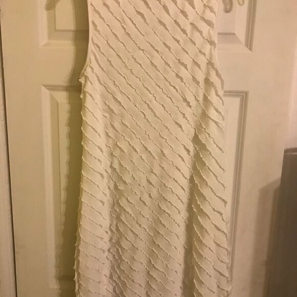 Ruffled floral dress  - Picture 4 of 4